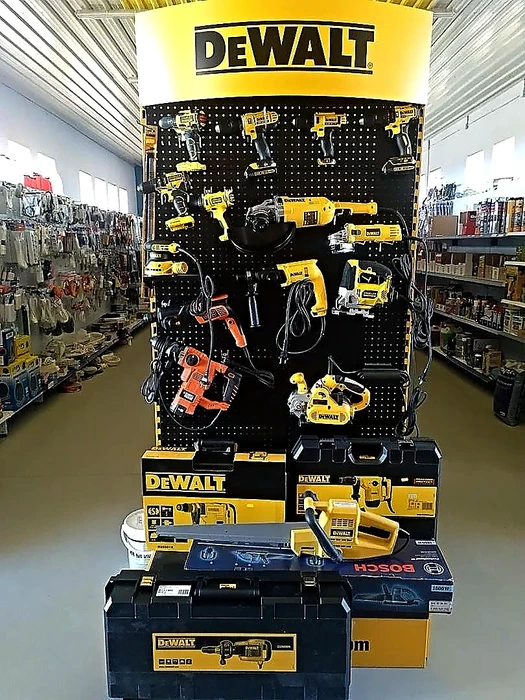 Expositor de herramientas eléctricas DeWalt, Makita y Bosch