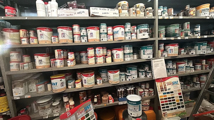 Pinturas Barpsint en distintos colores y formatos